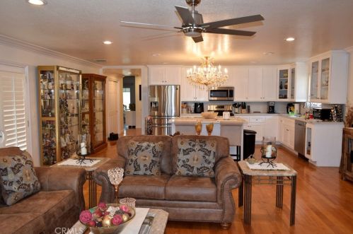 11803 Casimir Ave, Hawthorne CA  90250-1994 exterior