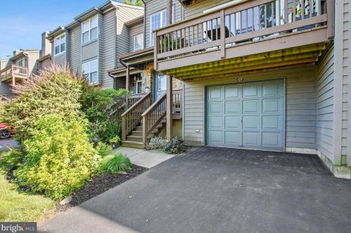 42 Chicopee Dr, Princeton NJ  08540-1826 exterior