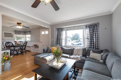 420 Clement Ave, Floral Park NY  11003-3320 exterior