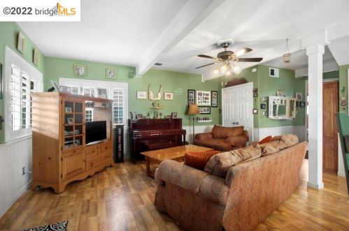 61 Roger Ln, Oakley, CA 94561-2800