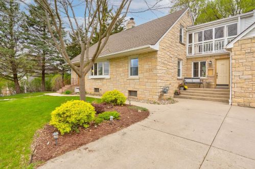 110 Polk St, Slinger, WI 53086-9554