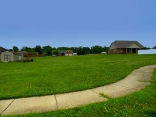8733 Oak St, Elberfeld, IN 47613-9333