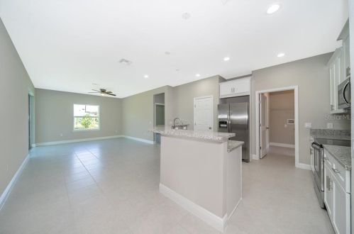 1946 Myakka Ct, Kissimmee, FL 34759-5332
