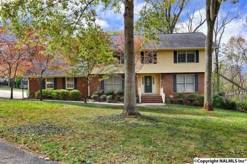 208 Thomas Dr, Madison, AL 35758-7527