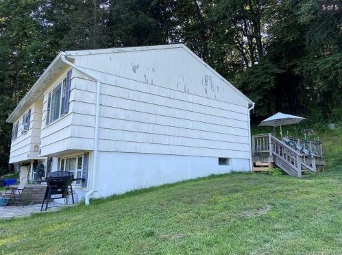31 Hillside Cir, Brookfield Center, CT 06804-1914
