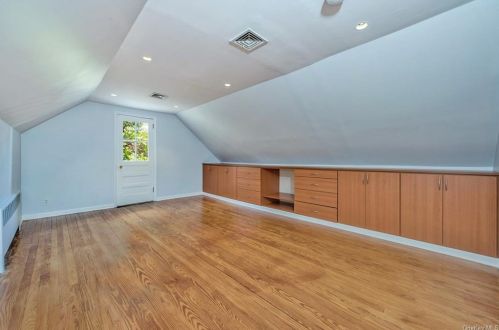 50 Abingdon Ln, Scarsdale NY  10583-6649 exterior