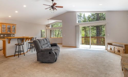 1681 Tionontati St, South Lake Tahoe CA  96150-4902 exterior