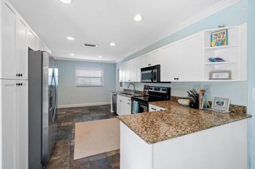 16 Swinton Cir, Delray Beach FL  33444-4256 exterior