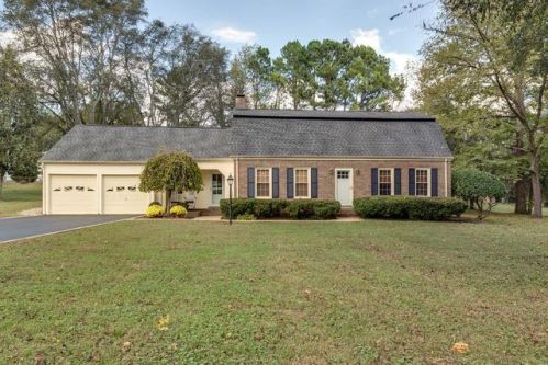 105 Cayce Valley Dr, Columbia, TN 38401-5101