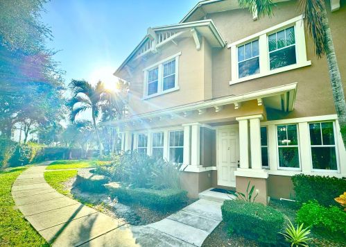 450 Amador Ln, West Palm Beach, FL 33401-8335