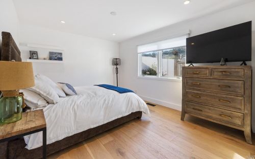 221 Martinique Ave, Tiburon CA  94920-1044 exterior