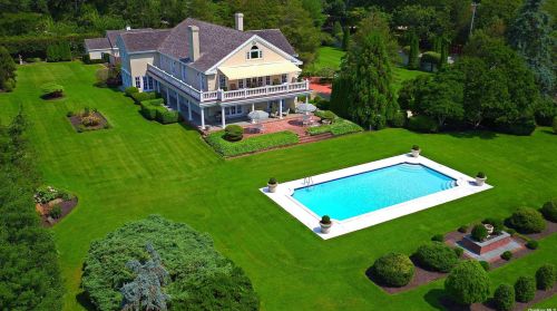 19 Delafield St, West Hampton Beach, NY 11978-2401