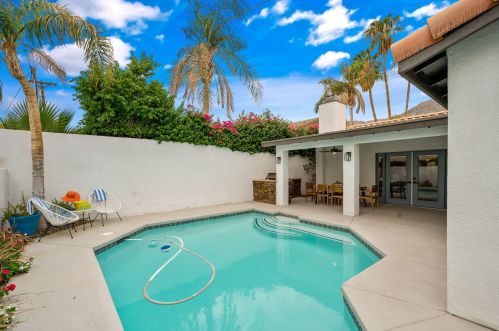 54404 Avenida Madero, La Quinta CA  92253-3620 exterior