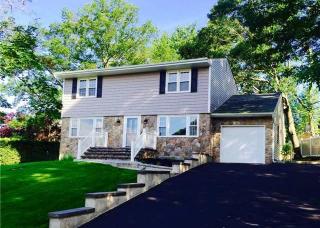 4 Villa Ln, Smithtown, NY 11787-2331