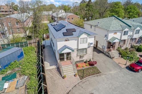 2936 Martin Ct, Far Rockaway, NY 11691-1847