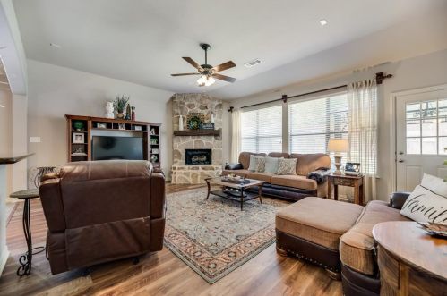 6805 Smoketree Trl, Denton, TX 76208-7373