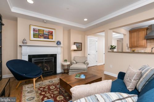 221 Victoria Mews, Princeton NJ  08542-3748 exterior