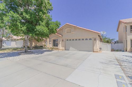 13644 Foxfire Rd, Victorville, CA 92392-6352
