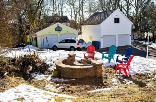 25 Curtis Ave, Wallingford CT 06492-3708 exterior