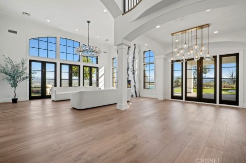 25682 Oak Meadow Dr, Santa Clarita CA  91381-0762 exterior