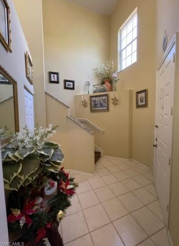 2005 Crestview Way, Naples, FL 34119-3335