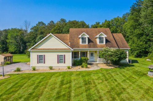 104 Meadow Ridge Dr, Exeter, CT 06249-2041