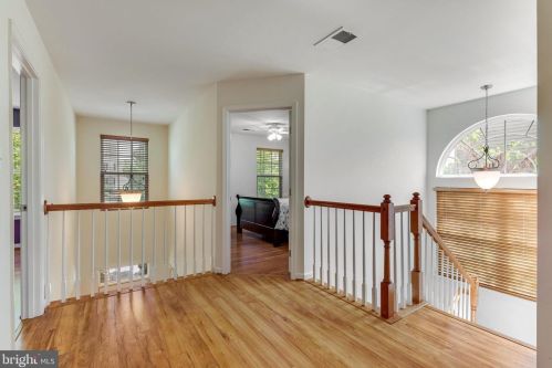 11 Broad Way, Lovettsville VA  20180-8608 exterior