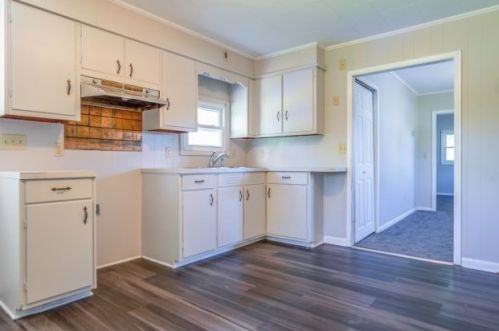 645 Federal Dr, Hermitage, PA 16146-3093