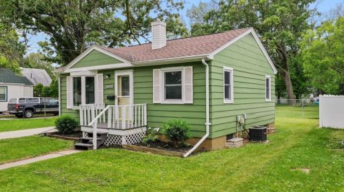 1504 11th Ave, Green Bay, WI 54304-3613