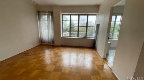 39 Penny Ln, Scarsdale NY  10583-3209 exterior