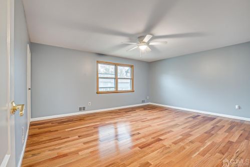 41 Highview Dr, Woodbridge NJ  07095-3904 exterior