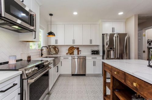 28 Talcott Rd, Glastonbury CT  06033-2919 exterior