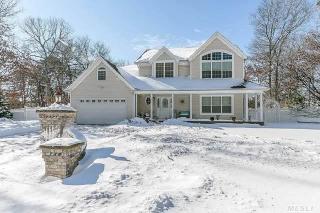 4 Petty Ln, Gordon Heights, NY 11763-2630