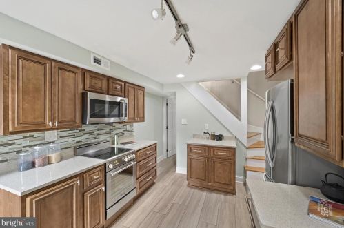 210 9, Washington DC  20002-6110 exterior