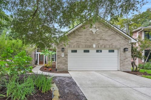 43 Hobbit Glen Dr, Conroe, TX 77384-3854