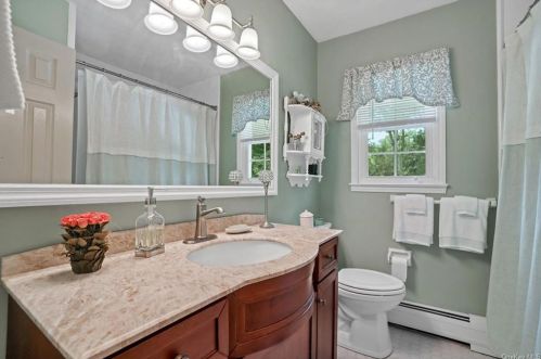 18 Mayer Dr, Airmont NY  10901-3825 exterior