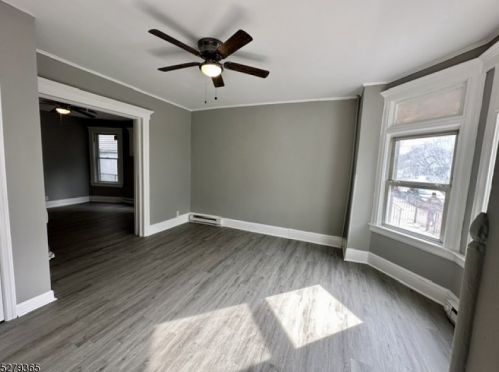 176 9th St, Newark, NJ 07107-1742