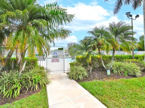 16355 23 St, Hollywood FL  33027-4406 exterior