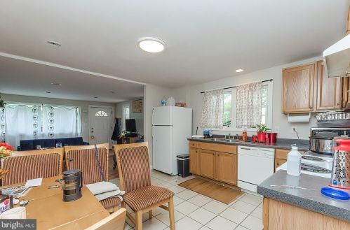 1057 Jefferson Ave, Charles Town WV  25414-1121 exterior