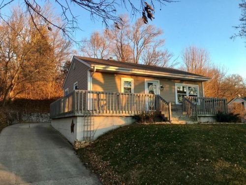 608 Capitol Dr, Chenequa WI  53029-1925 exterior