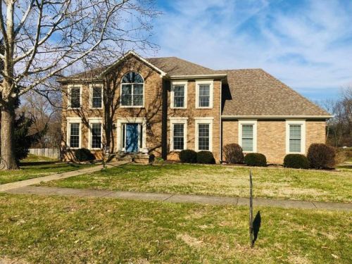 900 Foxfire Dr, Louisville, KY 40223-6205