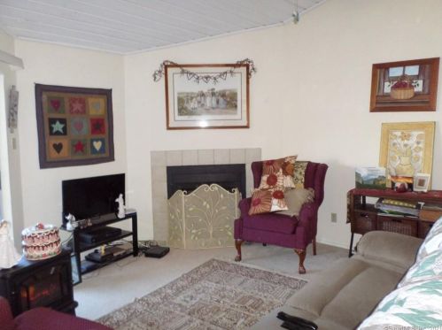 71 Leafwood Ln, Groton, CT 06340-6701