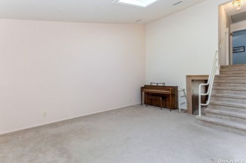 908 New Hyde Park Rd, New Hyde Park NY  11040-3205 exterior