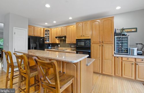 6724 Emmanuel Ct, Gainesville VA  20155-1492 exterior