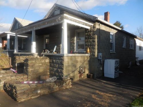 29 Meriline Ave, Newburgh NY  12553-6519 exterior