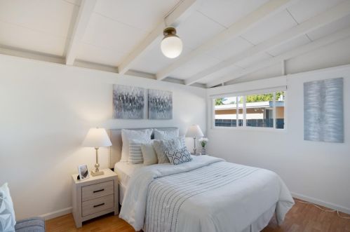 814 Lakehaven Dr, Sunnyvale CA  94089-2553 exterior