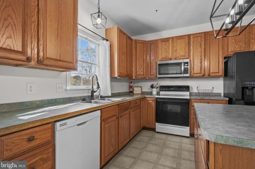 106 Marble House Dr, Bear DE  19701-4028 exterior