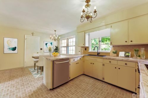 19 Allens Corner Rd, Flemington NJ  08822-5620 exterior