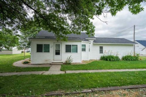 123 Linn St, Atalissa, IA 52720-7738