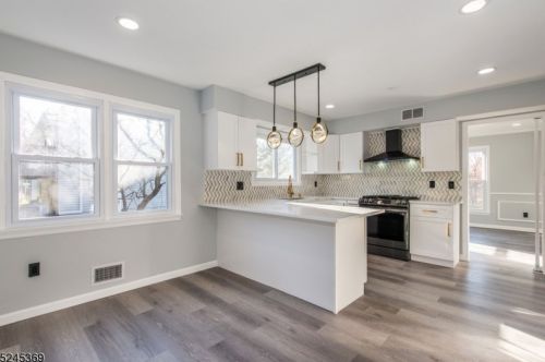 14 Ironwood Way, West Paterson NJ  07424-2019 exterior